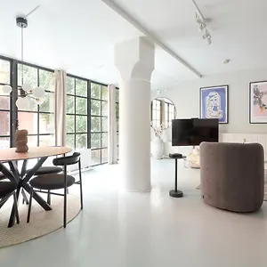 Stylish Ground Floor Perfect For Couples Apartment