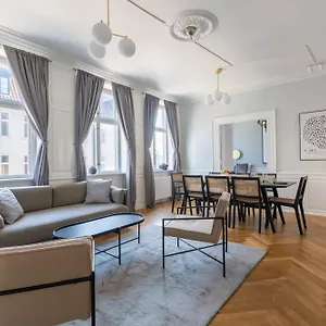 Large Apartment With Canal View In Central Cph City Apartment